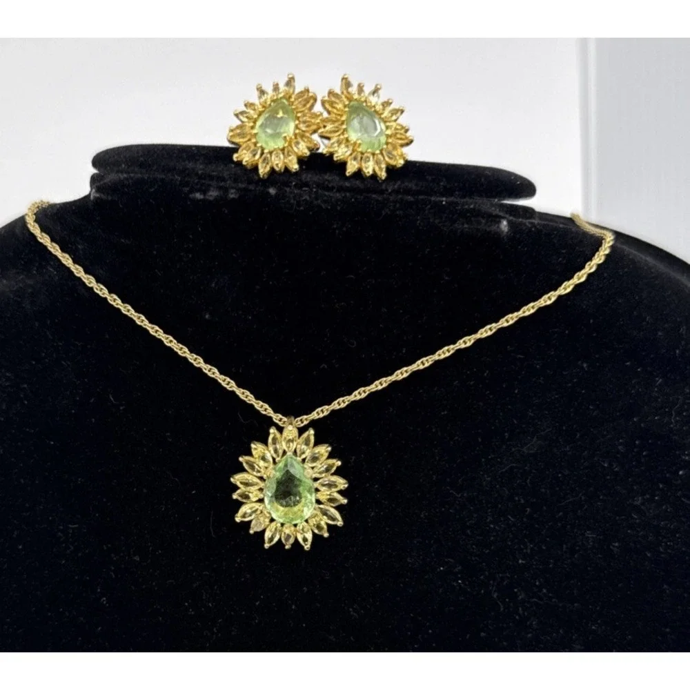 Vintage Nolan Miller Green Rhinestone Flower Pendant Necklace 16